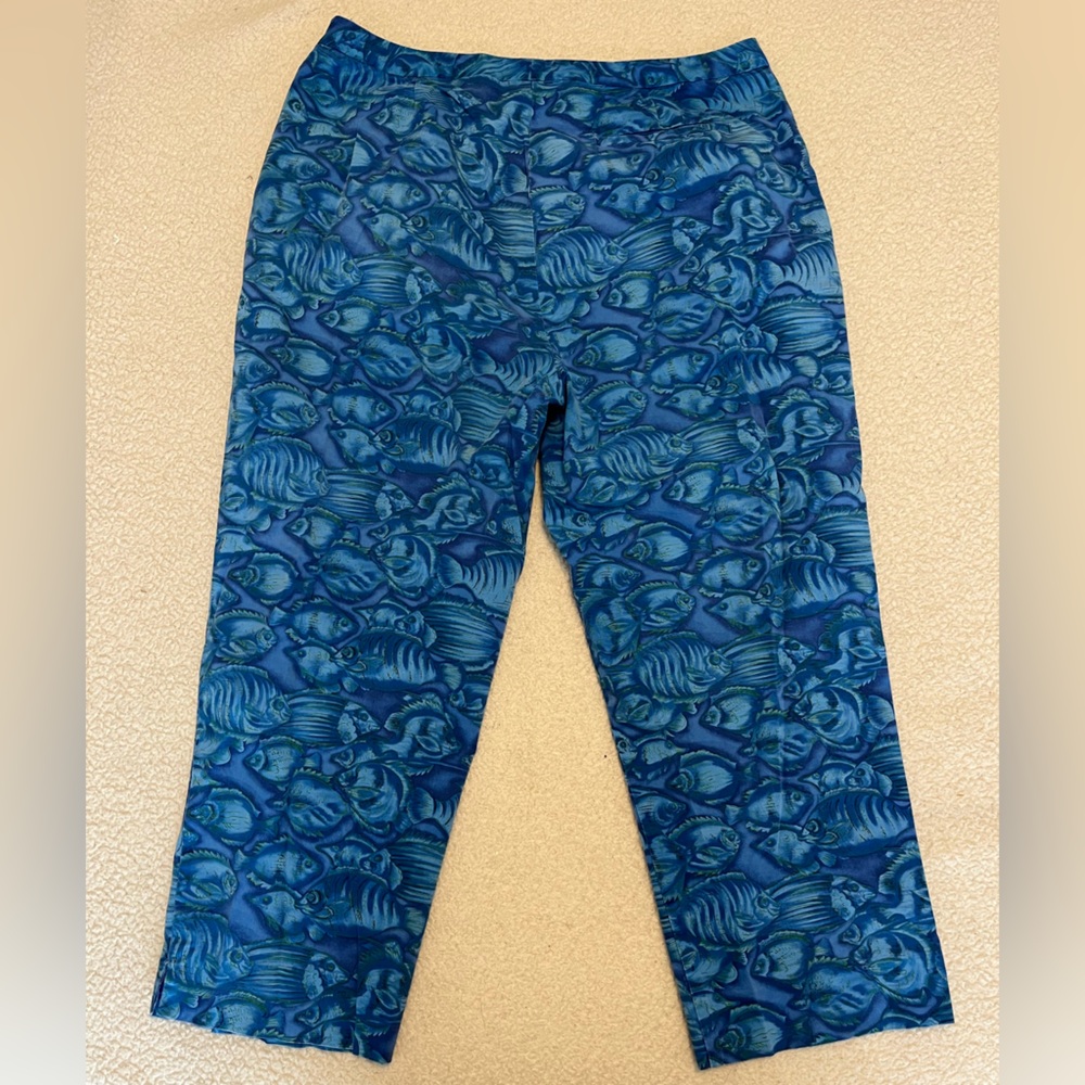 EP Pro Blue Fish Capri Pants